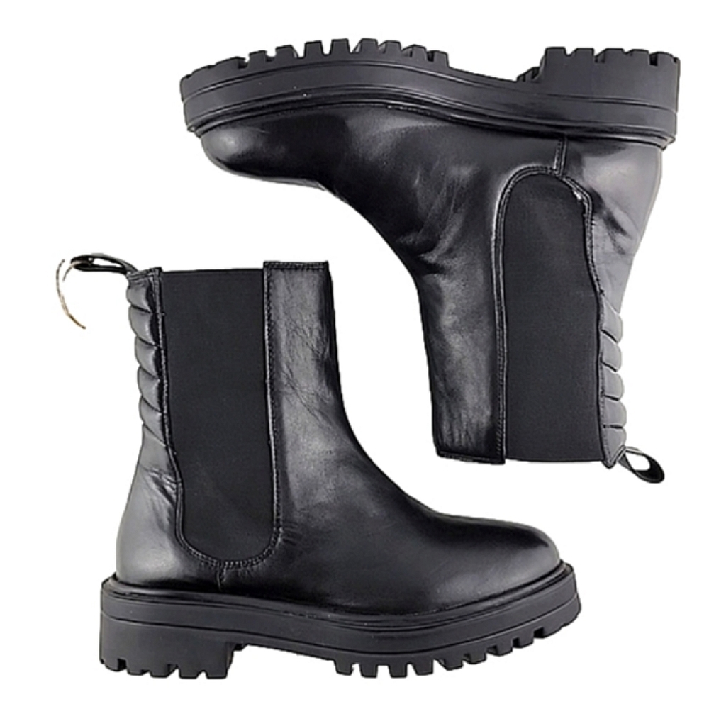 NWT Allonsi Women's Chelsea Pull On Short Boots Black Leather Chunky Lug Sole 6